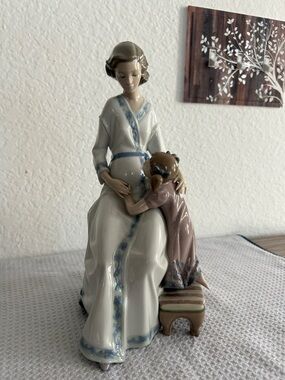 Lladro Fine Porcelain “Expectant Mother” Rare 1989 piece